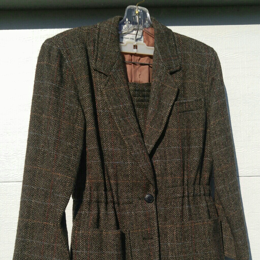 Sporty Calvin Klein wool ladies suit size 4